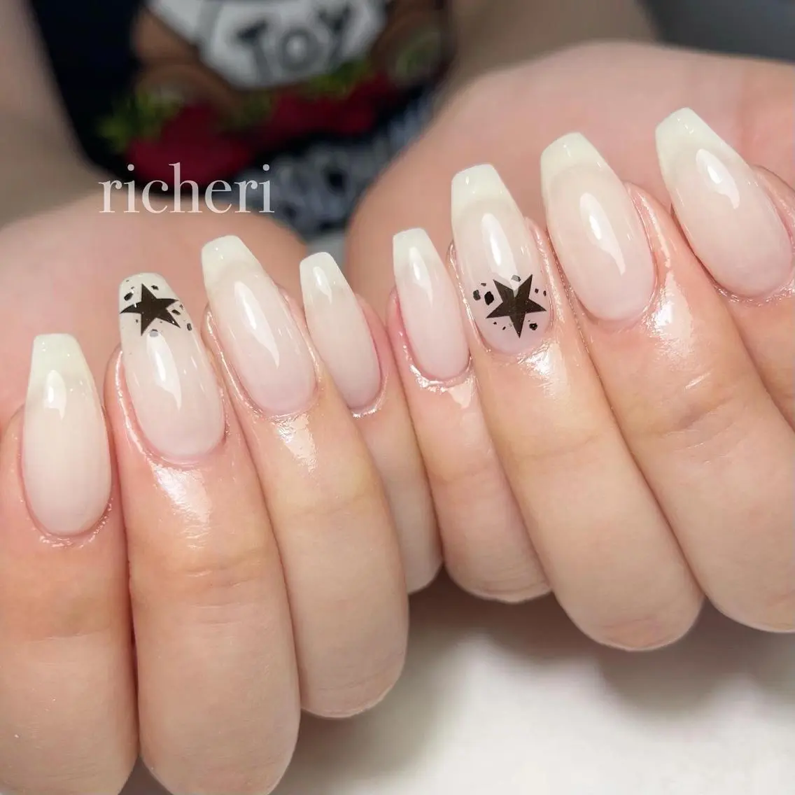 ミディアム ネイル ハンドネイル richeri beautyのエステ・リラクイメージ