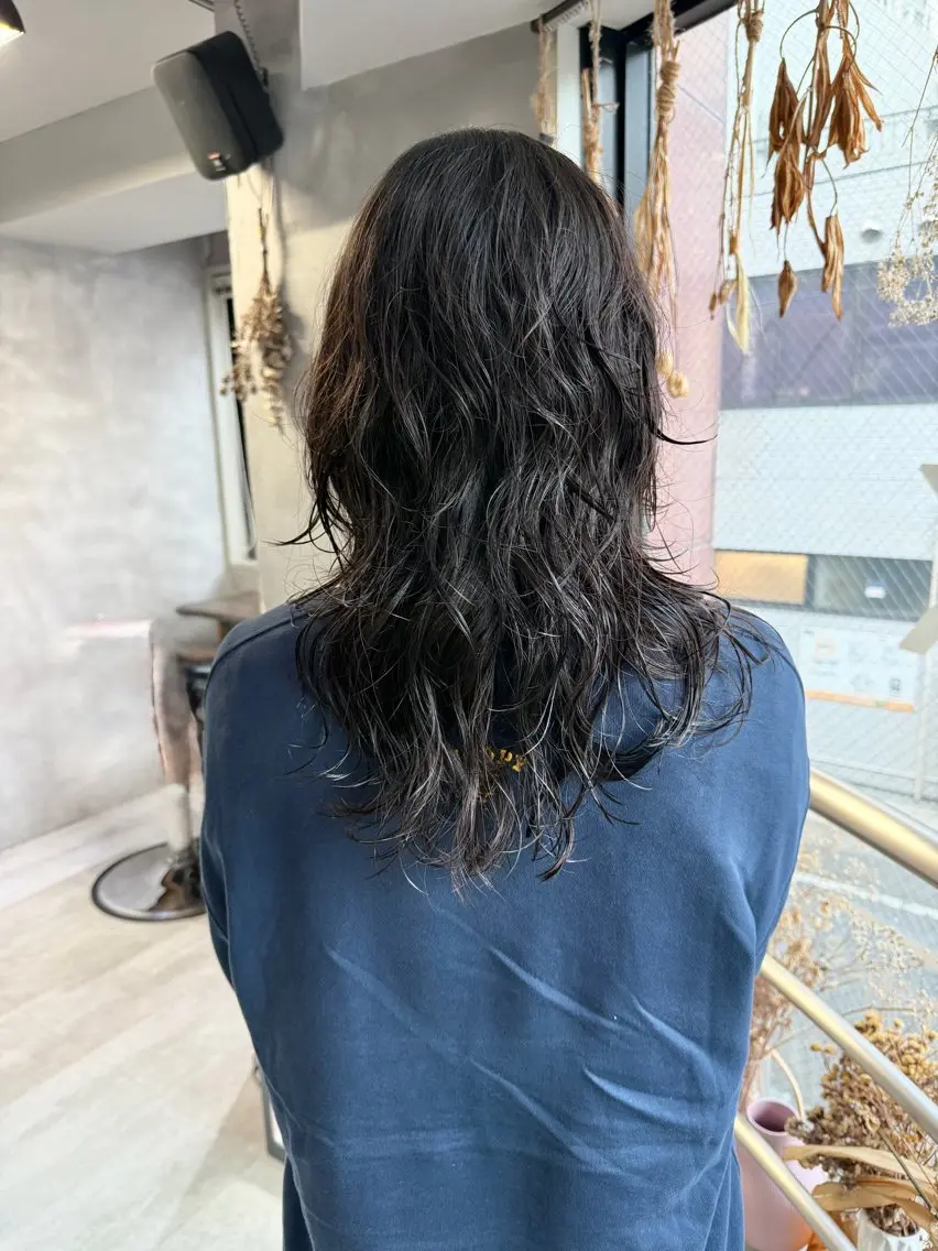 セミロング パーマ ウルフ レイヤー パーマ🪐MANAのヘアスタイル