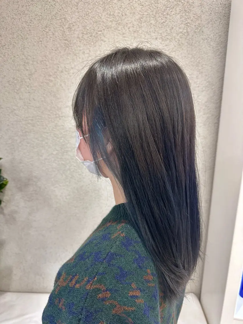 セミロング カラー ブルーカラー イヤリングカラー ヘアカラー 阿部 美咲のヘアスタイル