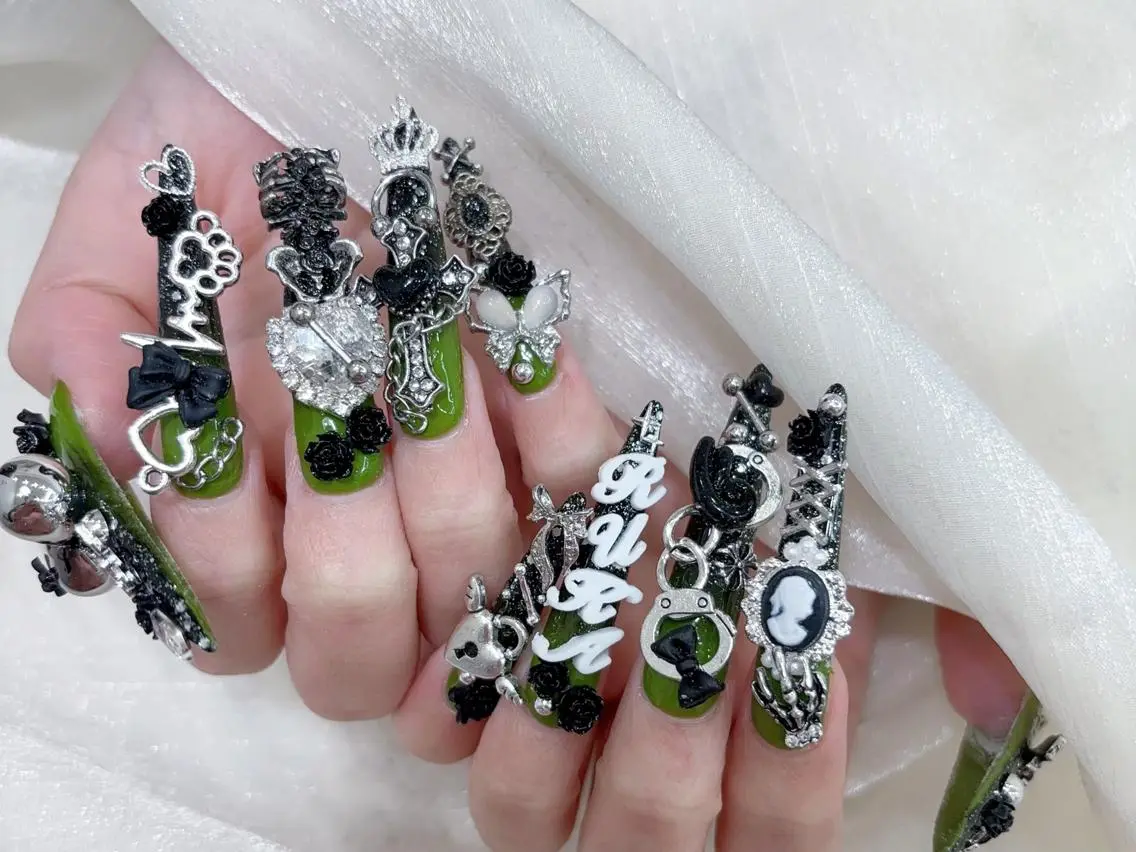 ネイル 長さ出し キラキラネイル 韓国ネイル ロングネイル 持ち込み ハンドネイル ハンドケア Akira✨ nailのネイルデザイン