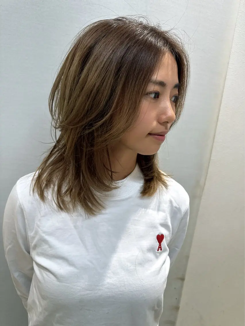 ミディアム emu 公式のヘアスタイル