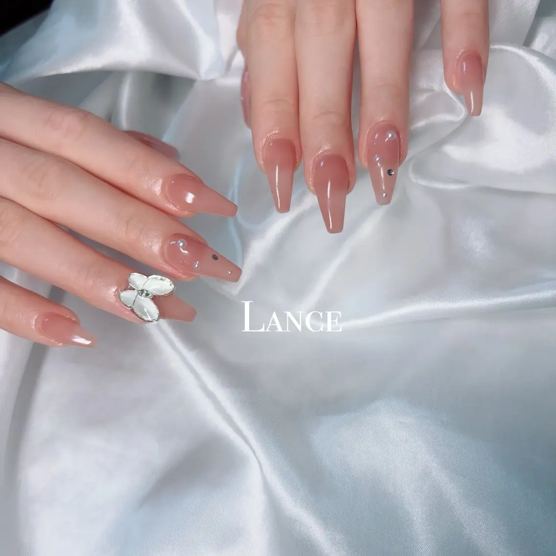 ネイル キラキラネイル 韓国ネイル マグネットネイル 春ネイル ワンホンネイル ハンドネイル Lance nailのネイルデザイン