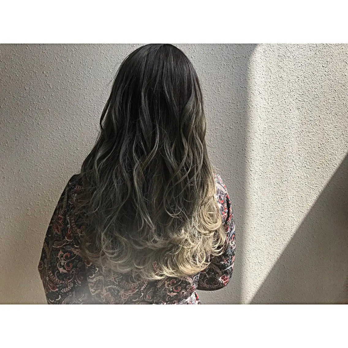 ロング カラー グラデーションカラー ハイライトカラー ハイライト カット ヘアカラー トリートメント 荒木 拓也のヘアスタイル