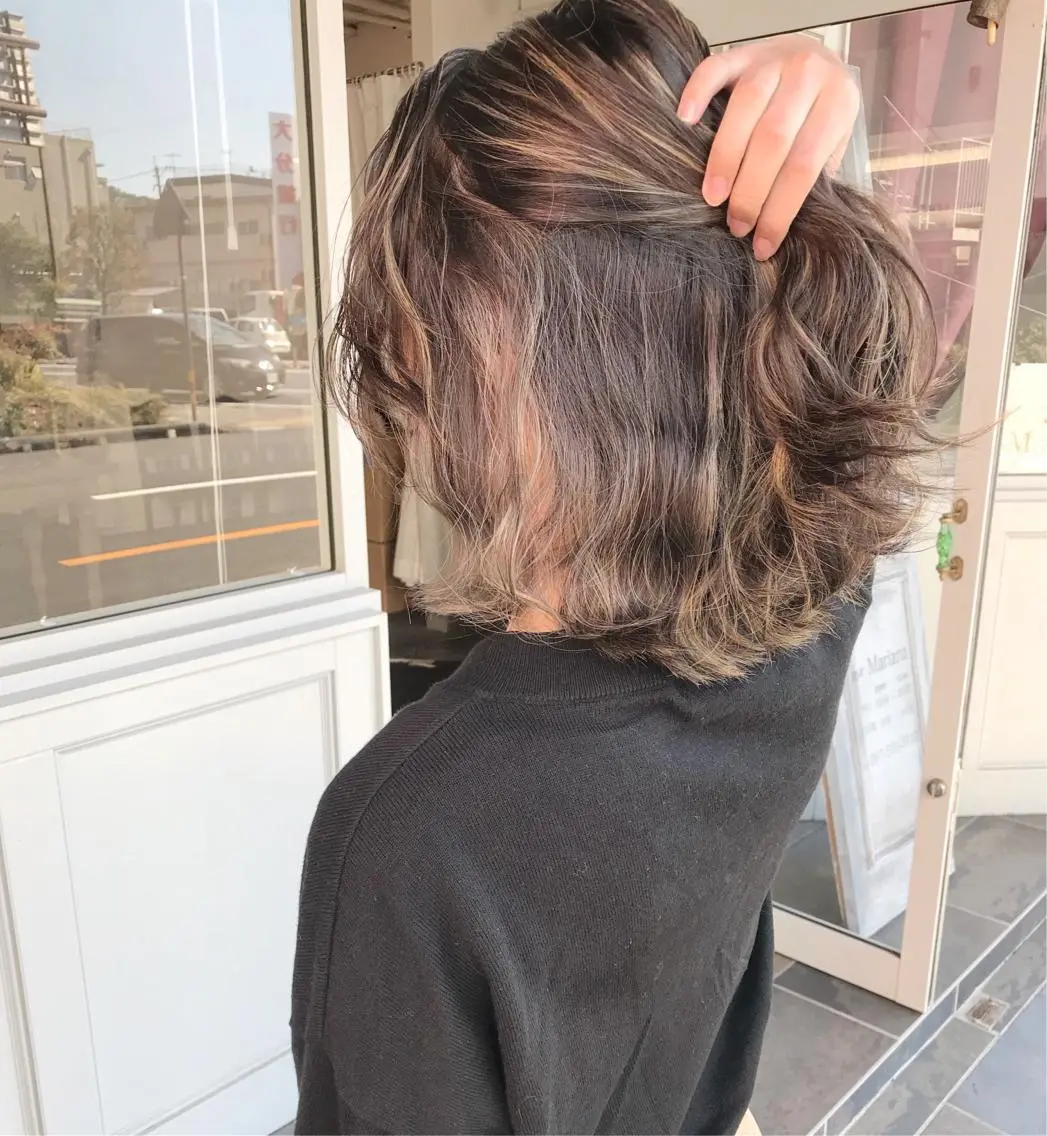 ミディアム カラー ヘアアレンジ ベージュカラー ブリーチ グラデーションカラー ハイライトカラー ハイライト Mariana/ 鶴原-ハイライトのヘアスタイル