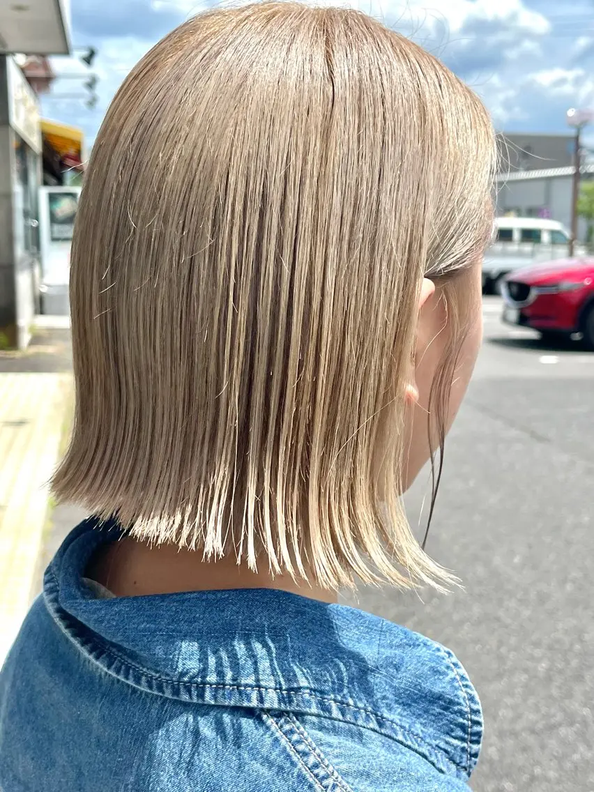 カラー 切りっぱなしボブ ベージュカラー ブリーチ ハイトーンカラー ボブ カット ヘアカラー 遠山 祐樹のヘアスタイル