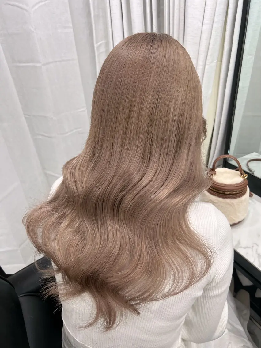 ロング カラー ベージュカラー ブリーチ ケアブリーチ 透明感カラー ミルクティーベージュ ヘアカラー 新宿/ハイトーン/ シールエクステ 祐介のヘアスタイル