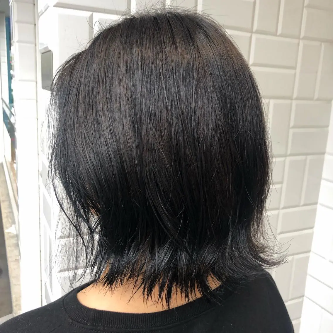 ミディアム カラー 黒髪 ブルーカラー ブルーブラック 透明感カラー やまさきえりこ ニュアンスパーマのヘアスタイル