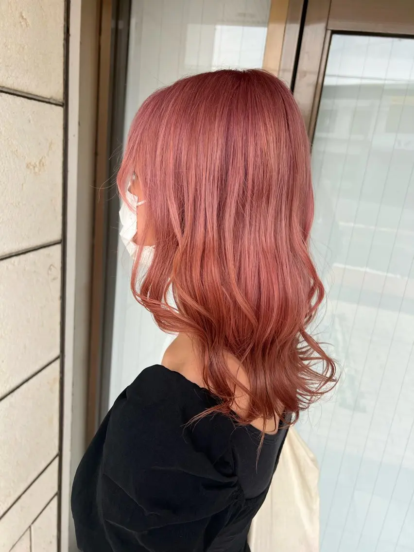 セミロング カラー 萩原 一葉のヘアスタイル