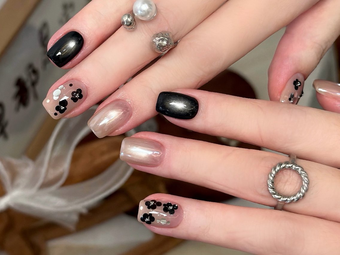 ネイル ブラウン フットネイル フレンチネイル グラデーション 氷ネイル・うるうるネイル ハンドネイル Mixx Nail_ Studioのネイルデザイン