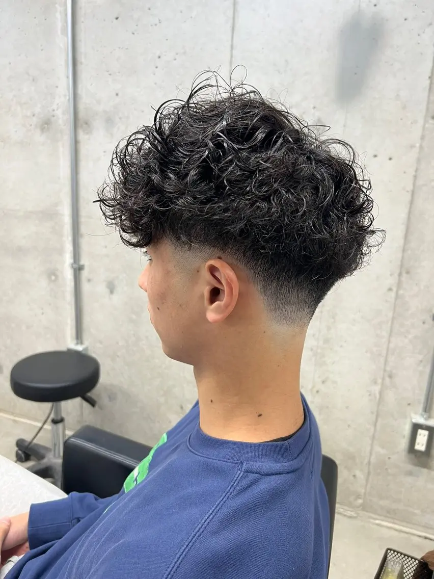 ショート パーマ メンズ フェードカット スペインカール カット パーマ lafit kaede/韓国ヘアのヘアスタイル