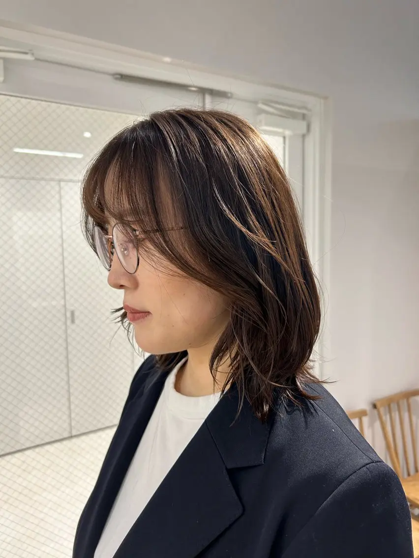 ミディアム カラー ベージュカラー ラベンダーカラー ラベンダーベージュ レイヤーカット カット ヘアカラー トリートメント SALOWIN栄 三丁目 木戸里実のヘアスタイル