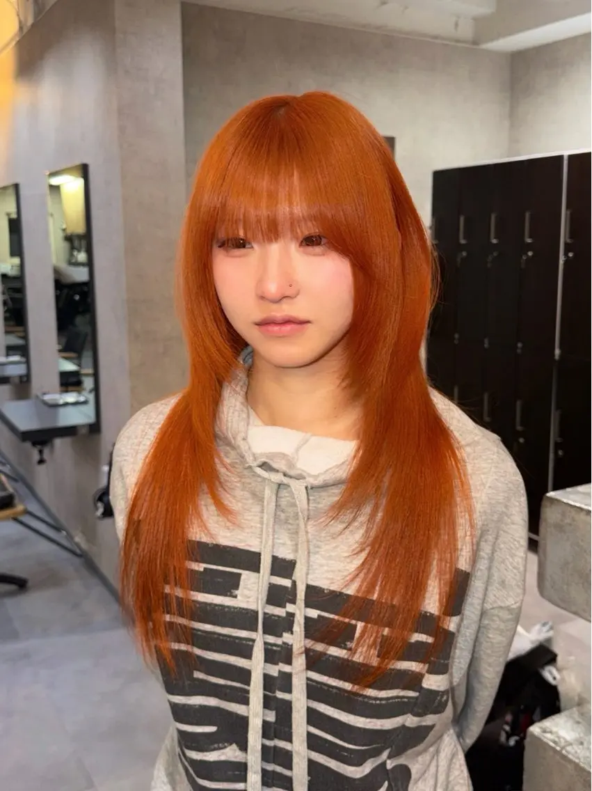 セミロング カラー ブリーチ オレンジ ヘアカラー |原宿|ハイトーン| 揺のヘアスタイル