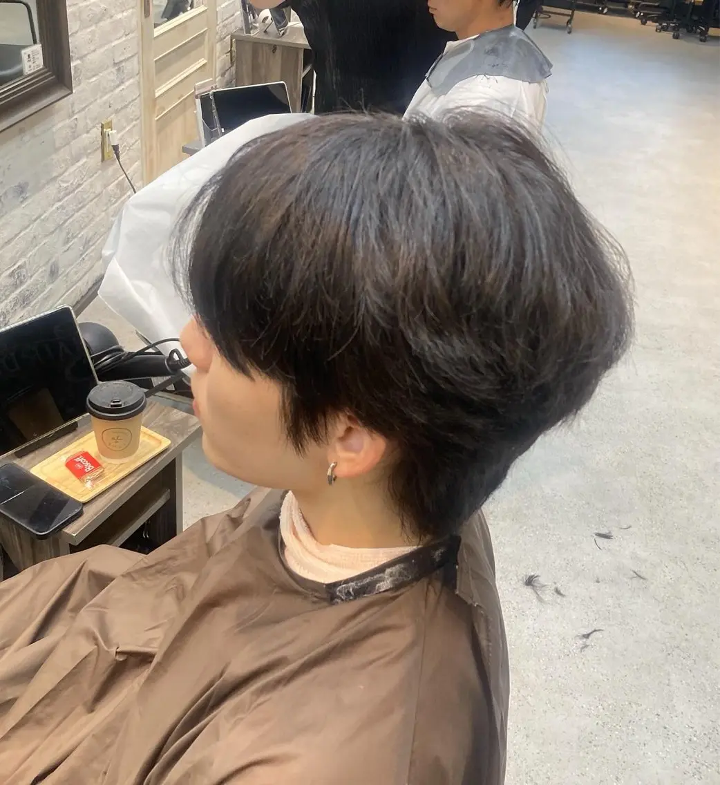 カラー 黒髪 ブラウンカラー 加茂野 緑のヘアスタイル