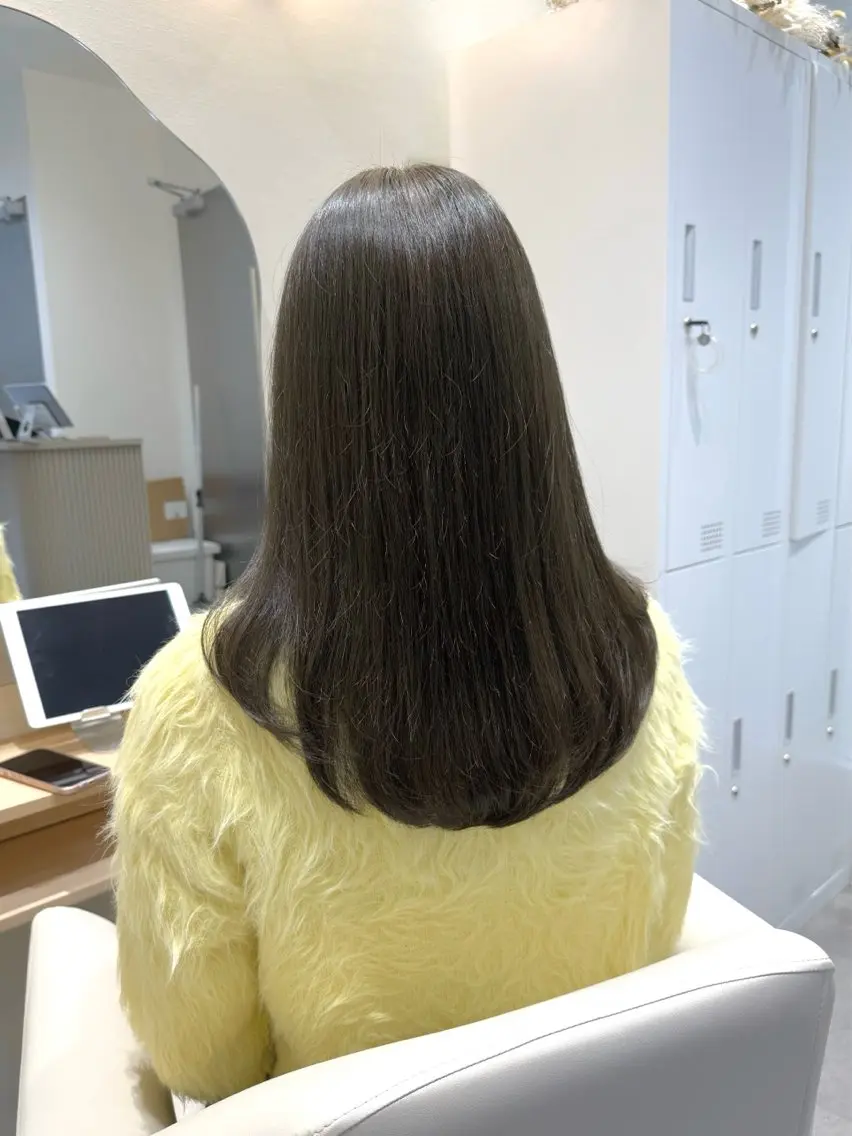 ミディアム カラー ベージュカラー ブリーチ ブリーチなしカラー オリーブベージュ ヘアカラー トリートメント 矢野 晃平のヘアスタイル