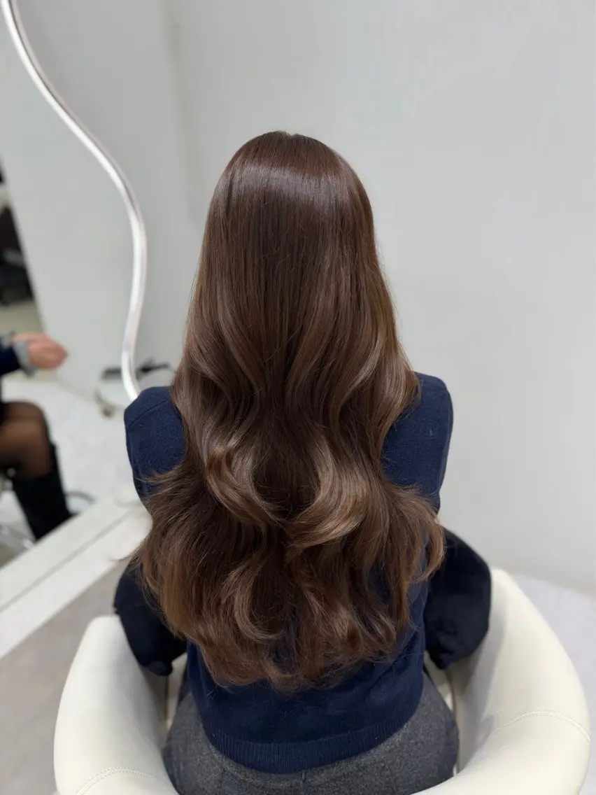 ロング カラー アッシュ アッシュブラウン ブラウンカラー 透明感カラー くびれヘア カット ヘアカラー トリートメント 𝑹𝒊𝒉𝒐🎀 名駅/大人韓国ヘアのヘアスタイル