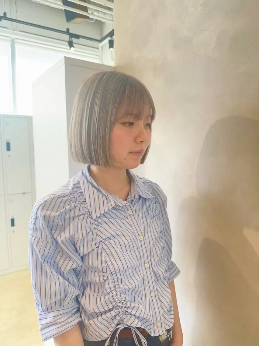 ショート カラー 切りっぱなしボブ グレージュ ボブ カット ヘアカラー ハイトーン/うる艶 カラー Mioのヘアスタイル