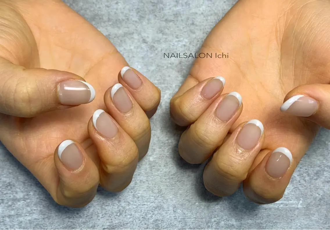 [HAND]【他店オフあり】　　　　　　　　　　　　　　〔パラジェルベース〕　　　　　　　　　　　　フレンチネイル💅✨の写真