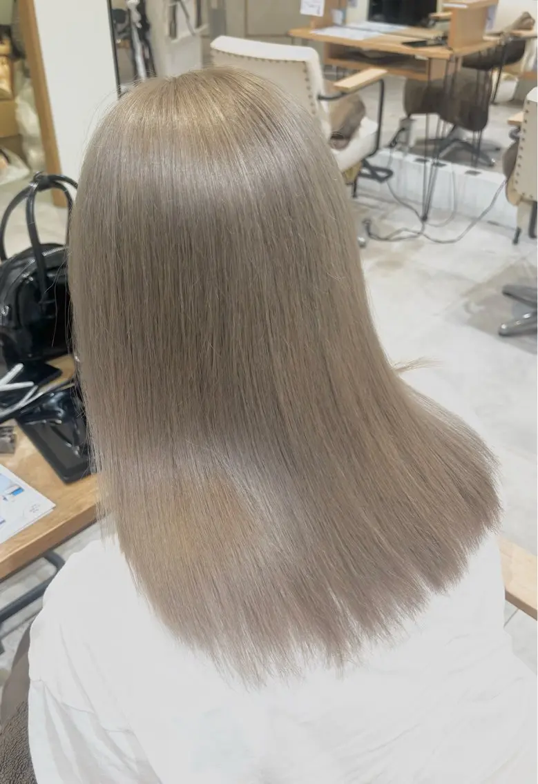 セミロング 名嘉 穂乃花のヘアスタイル