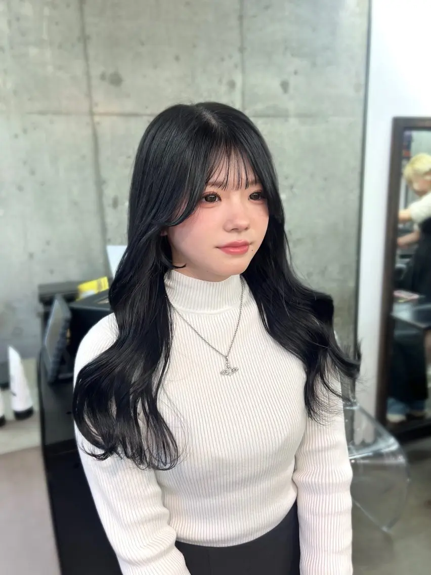 ロング カラー 黒髪 ブルーカラー ブルーブラック 透明感カラー カット ヘアカラー トリートメント 透明感カラー ✨ 韓国艶髪💗菅原のヘアスタイル