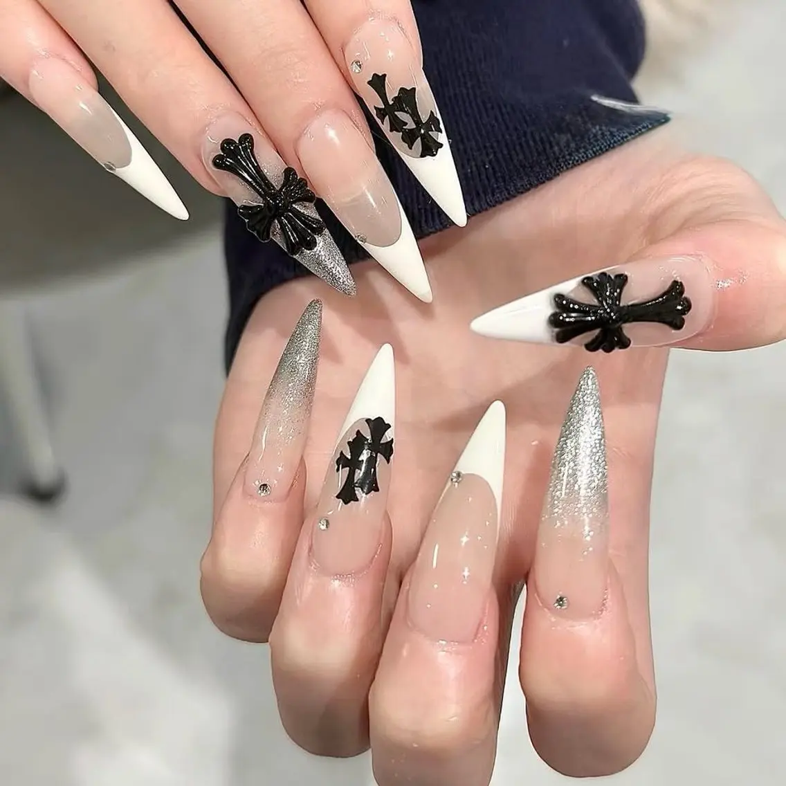 ネイル チークネイル ドット フットネイル フレンチネイル グラデーション ハンドネイル ハンドケア Nihonthy Nail 新宿のネイルデザイン