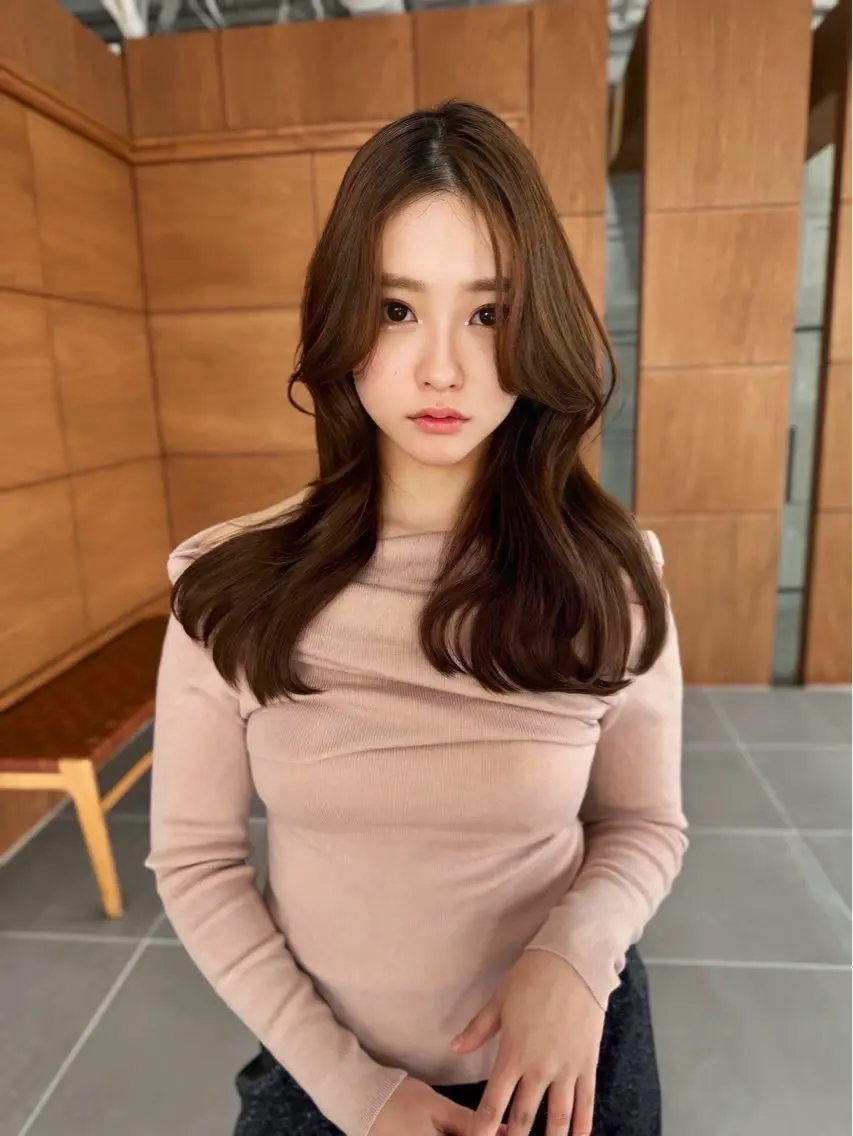 セミロング カラー 塩崎 未格のヘアスタイル