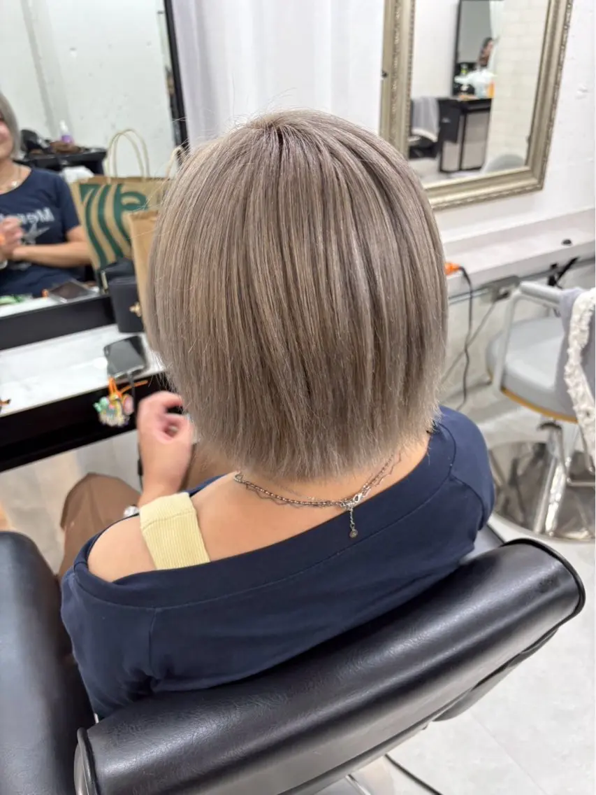 カラー ブリーチ グレージュ 渋谷/カラー MOCAのヘアスタイル