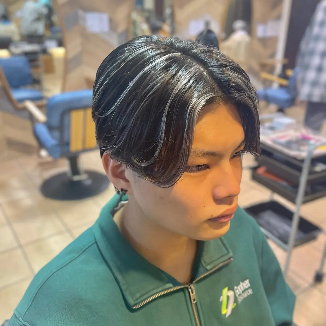 ショート カラー メンズ センターパート メンズハイライト カルマパーマ メンズパーマ ハイライトカラー カット ヘアカラー すげさやか ✨メンズカットパーマのヘアスタイル