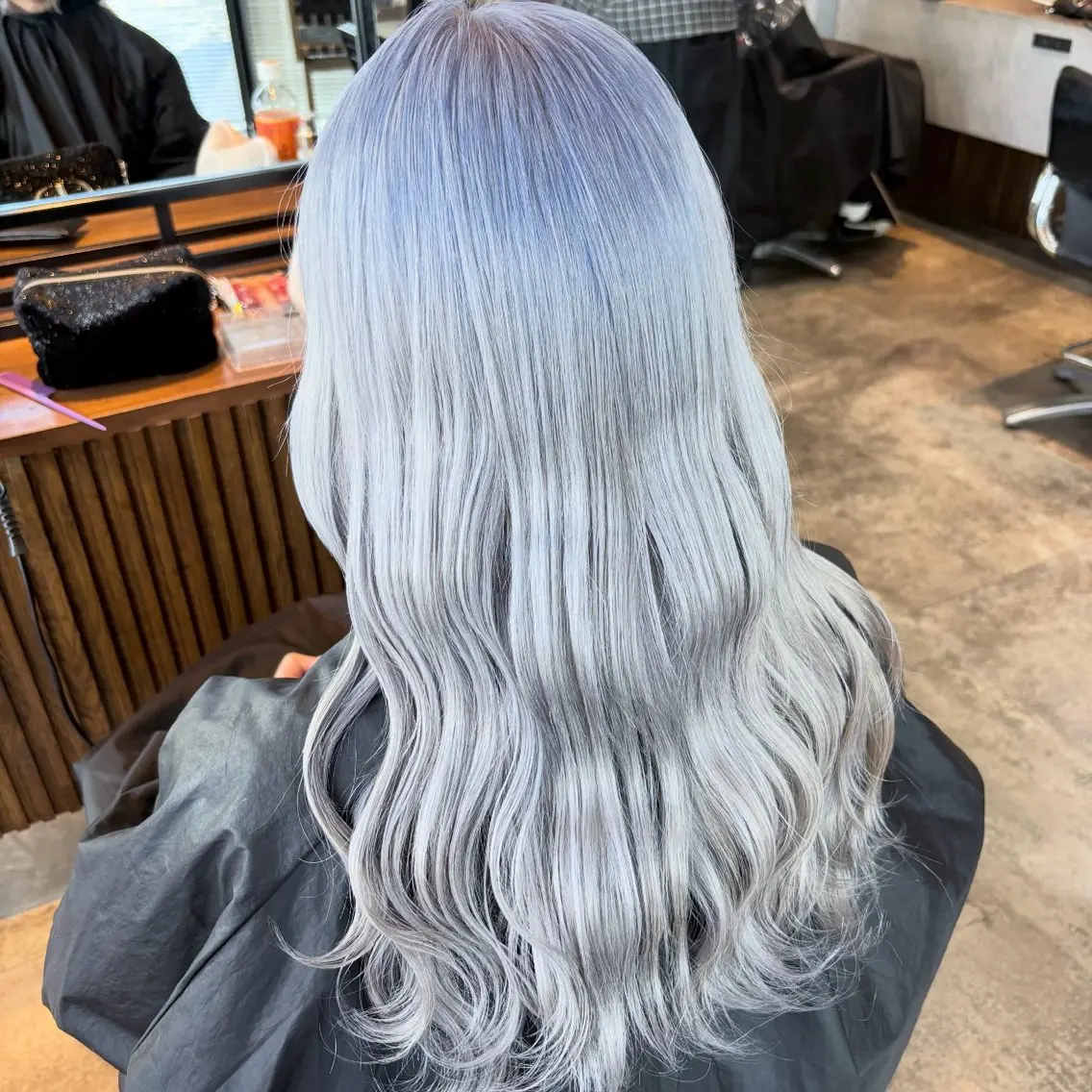 ロング カラー ヘアアレンジ シルバー ホワイトシルバー ヘアカラー トリートメント ヘアセット 渋谷🩶ハイトーン 🩶FUMUのヘアスタイル