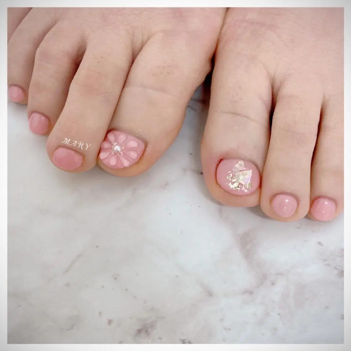 ネイル アートネイル フラワーネイル フットネイル ニュアンスネイル ワンカラーネイル フットネイル Mary nail .narumiのネイルデザイン