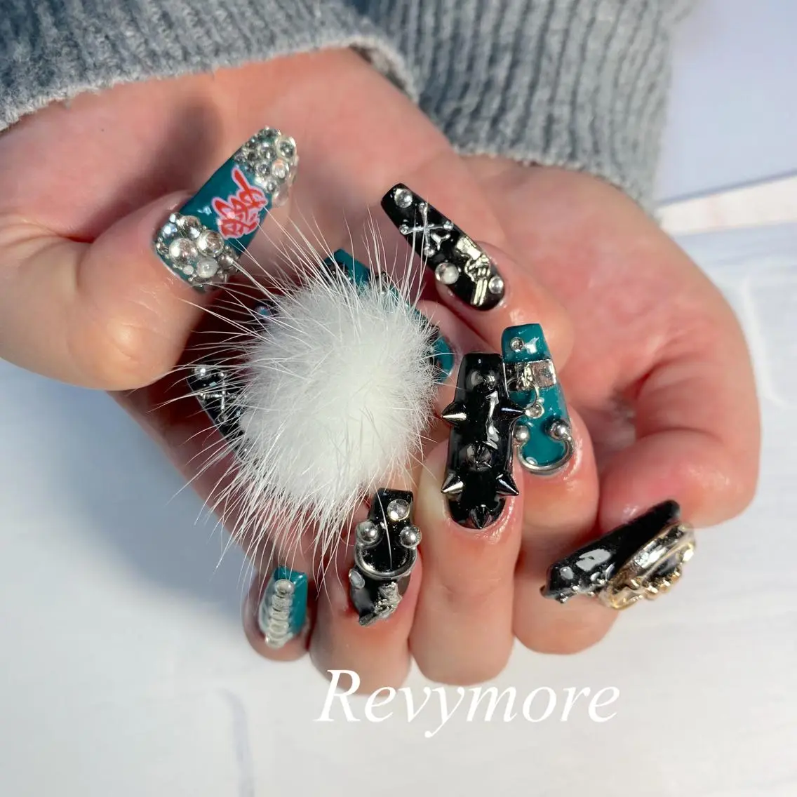 セミロング ネイル ジェルネイル ニュアンスネイル オフィスネイル シンプルネイル nail salon Revymoreのネイルデザイン