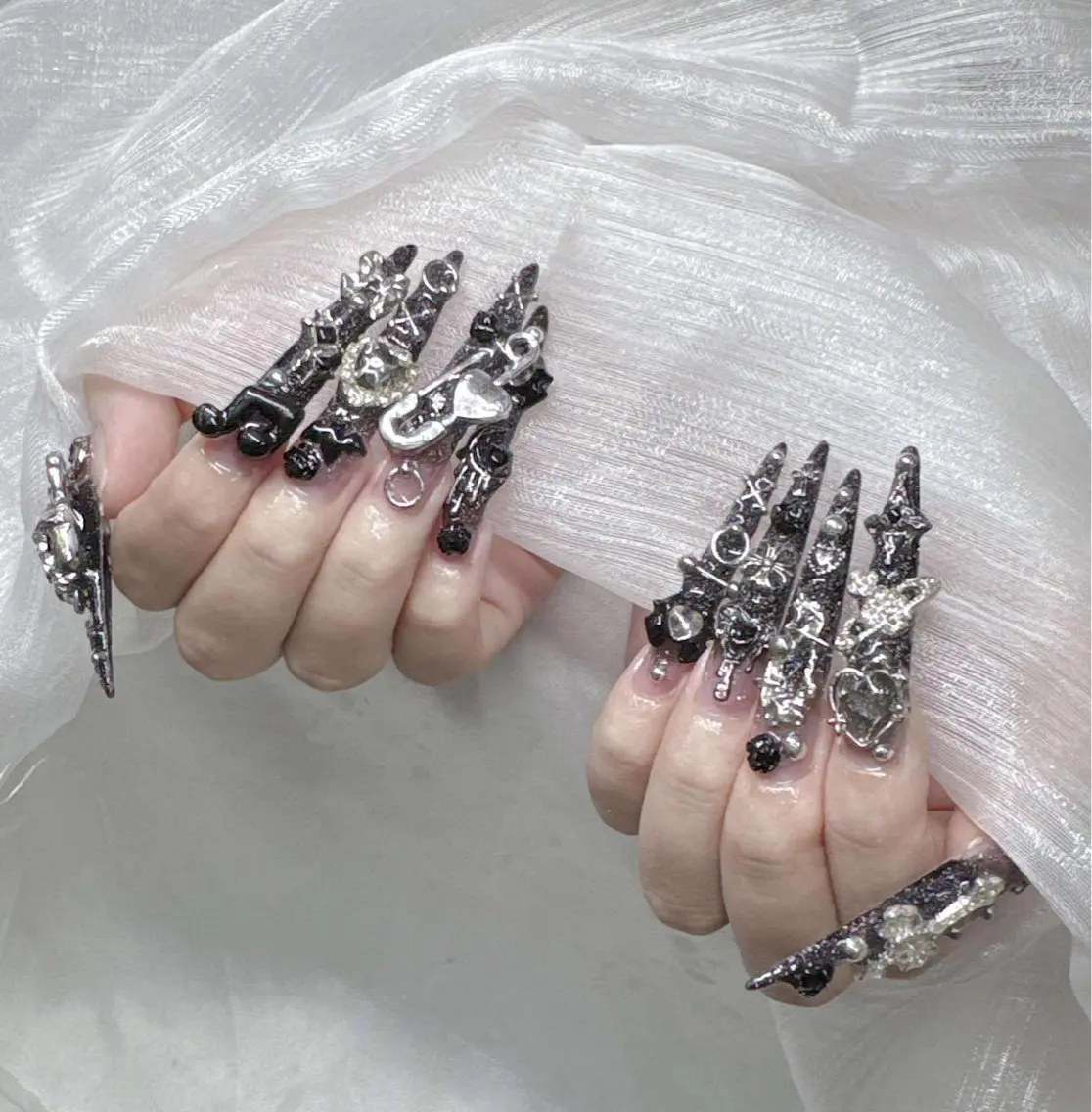 ネイル 長さ出し グラデーション 卒業式 キラキラネイル マグネットネイル ハンドネイル Lee Nailsのネイルデザイン