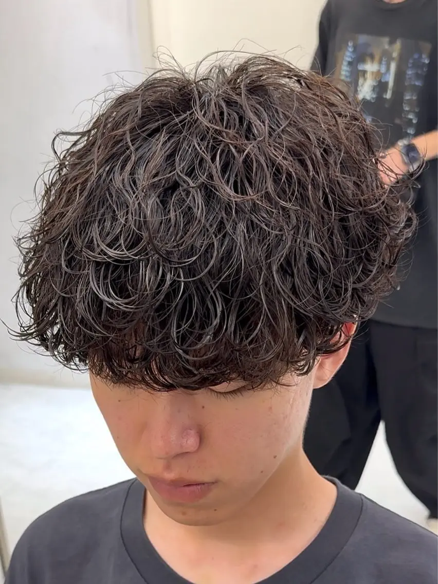 ショート パーマ メンズ カット パーマ 岩城 滉成のヘアスタイル