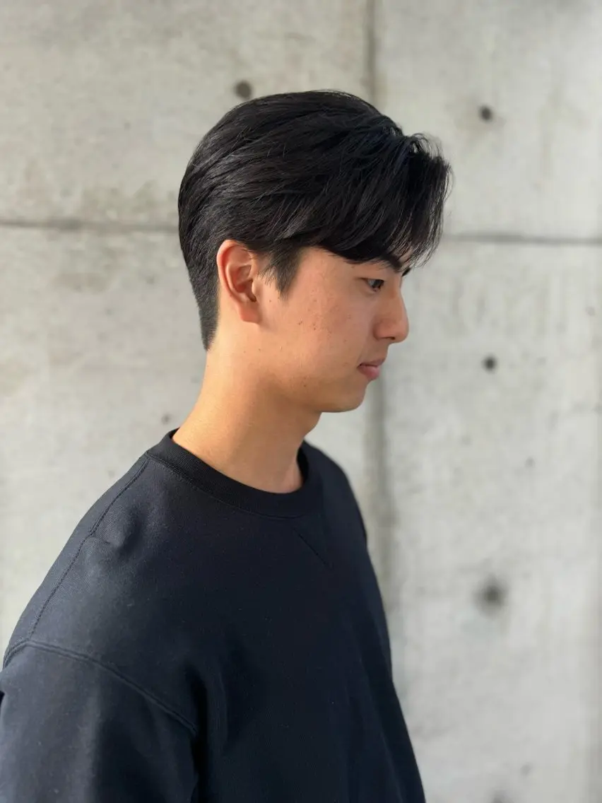 ショート メンズ センターパート メンズ韓国風 マッシュ メンズパーマ プードルパーマ ヤマグチ リョウのヘアスタイル