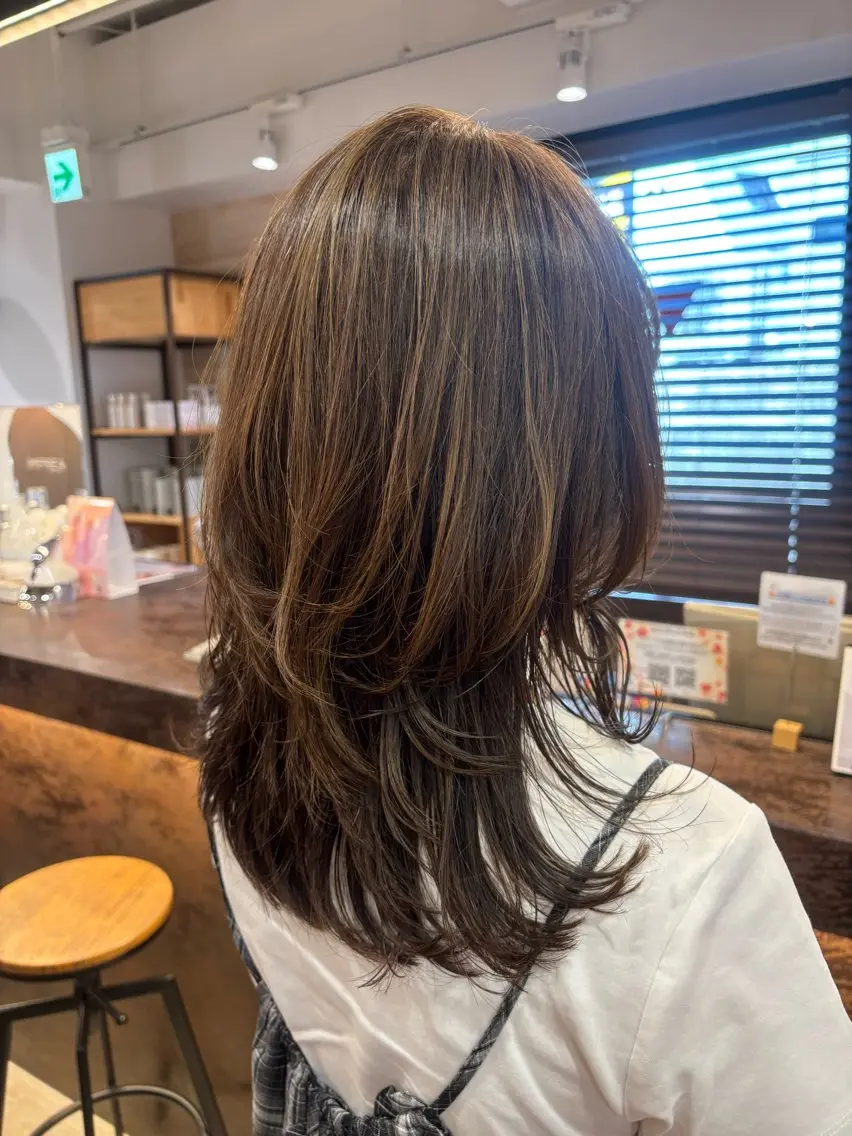 セミロング レイヤーカット 髙橋 真香のヘアスタイル