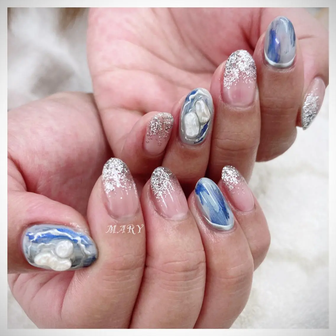 ネイル ブルー グラデーション ニュアンスネイル ワンカラーネイル シルバー ハンドネイル Mary nail .narumiのネイルデザイン