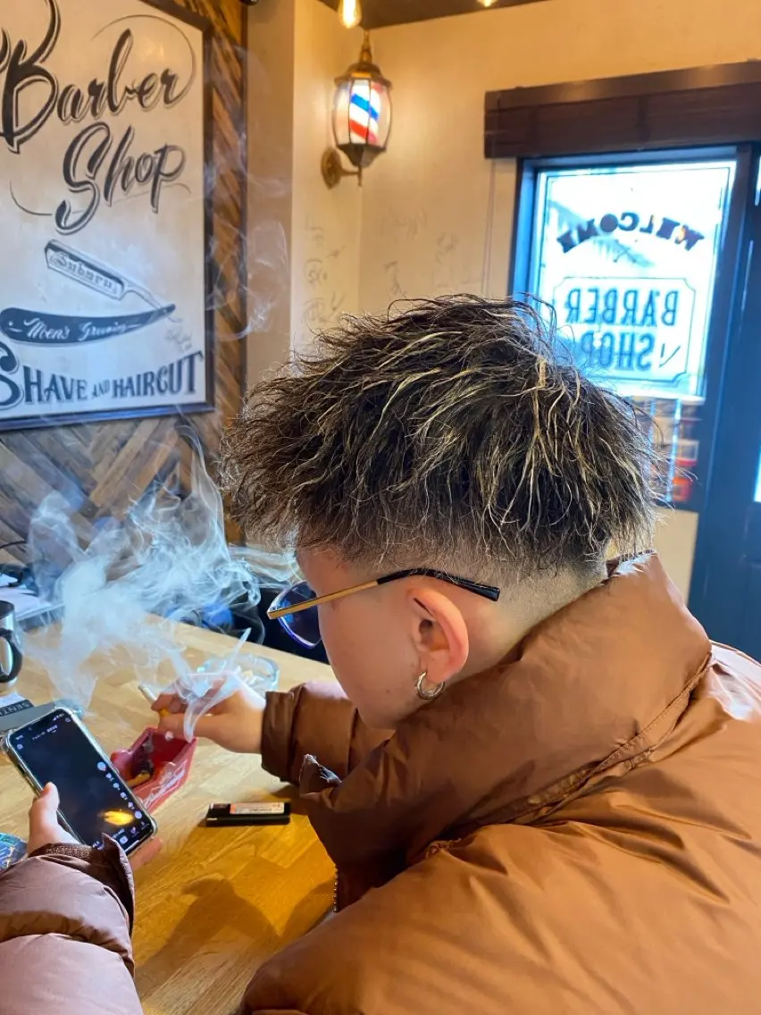 ショート カラー パーマ メンズ メンズメッシュ メンズパーマ メンズツイストパーマ メッシュ ツイストパーマ なかで りゅうのすけのヘアスタイル