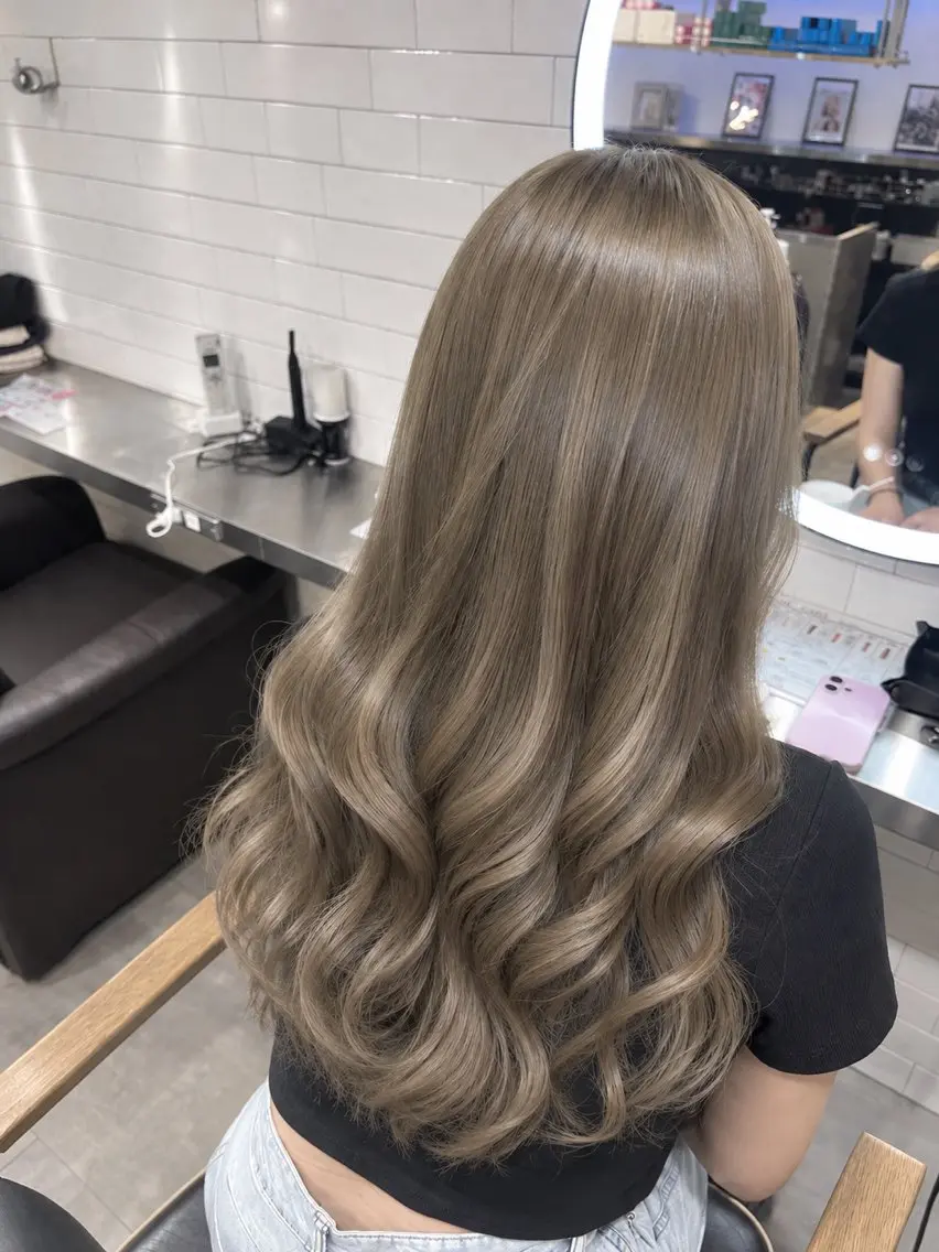 ロング カット ヘアカラー トリートメント ブリーチ、ハイトーン レイヤー【Sana】のヘアスタイル