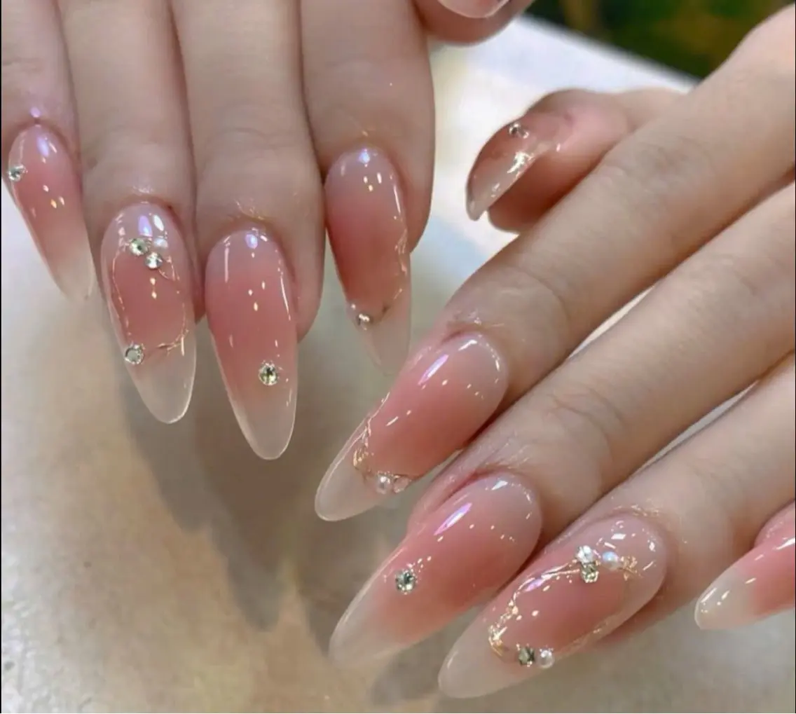 ネイル フレンチネイル キラキラネイル マグネットネイル ミラーネイル ニュアンスネイル Tira Nailのネイルデザイン