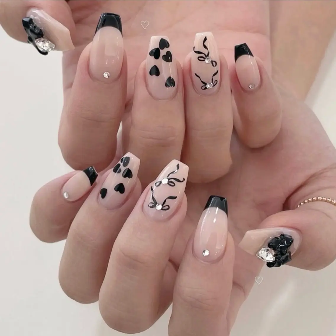ネイル キラキラネイル 韓国ネイル 水色 マグネットネイル ミラーネイル ハンドネイル Akina Nailのネイルデザイン