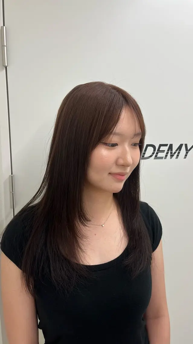 ロング 🖤ハイトーン× レイヤー🖤SARAのヘアスタイル