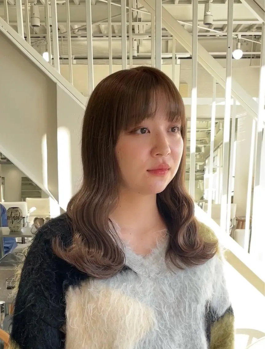 ロング カラー ベージュカラー ブリーチ 透明感カラー オリーブベージュ 安西 香利奈のヘアスタイル