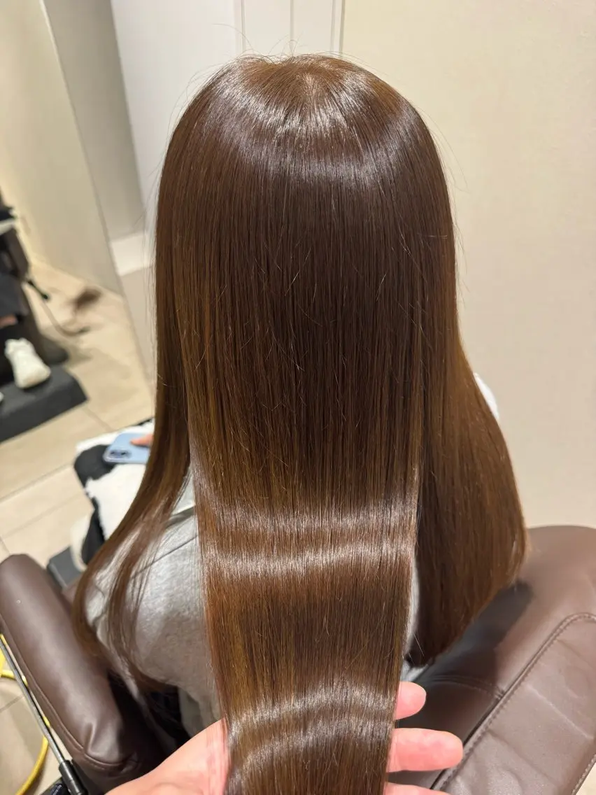 セミロング カラー ヘアカラー トリートメント 史上最高の艶感 『髪質改善』tomのヘアスタイル