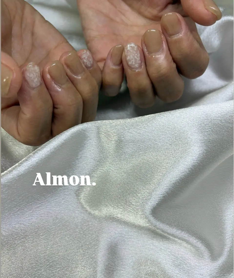 ネイル 𝐀𝐥𝐦𝐨𝐧 .のネイルデザイン