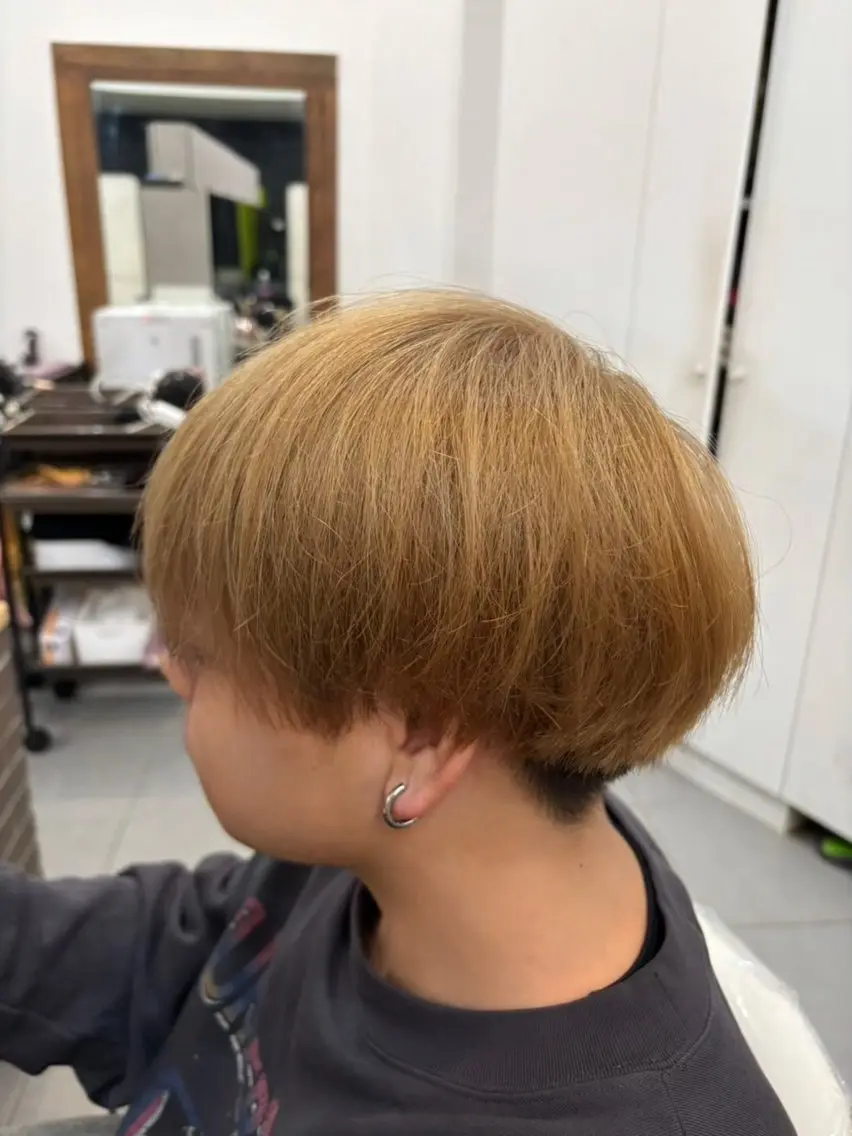 カラー メンズ 新岡 萌乃のヘアスタイル