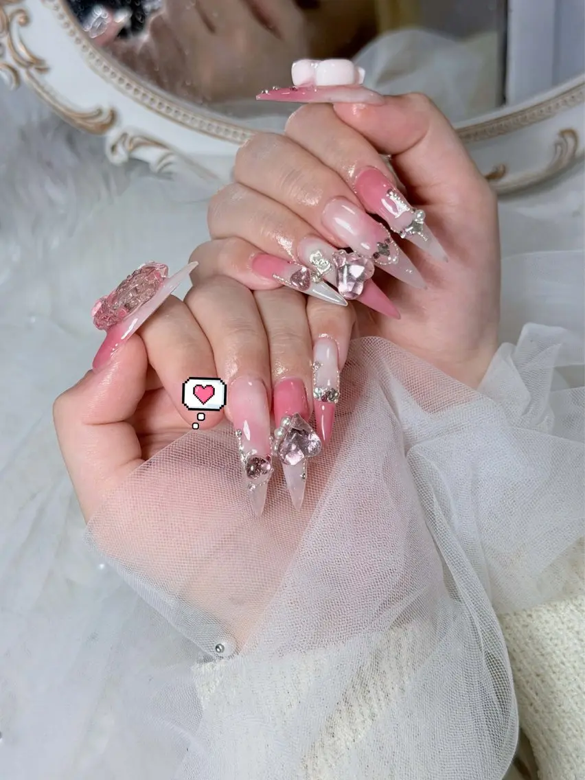 ネイル チークネイル ドット フレンチネイル グラデーション ハート ハンドネイル Julli NailStudioのネイルデザイン