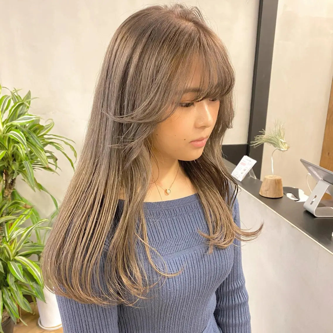 ロング カラー 前川 朋香のヘアスタイル