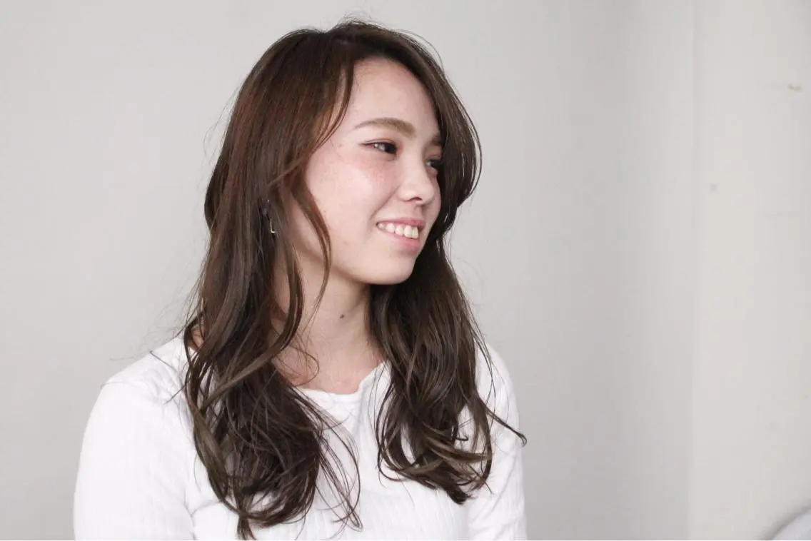 ロング アッシュ ようちゃん 色持ち艶カラーのヘアスタイル