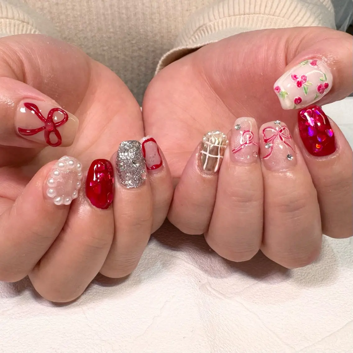 ネイル 持ち込み リボン RIEKO🍒 ワンホン♡推しネイルのネイルデザイン