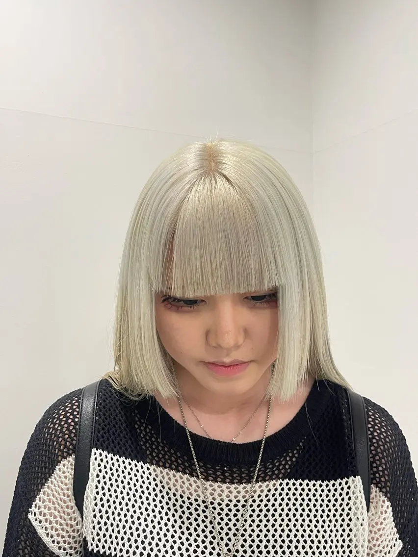 セミロング 広島:ミルキーカラー tsumaのヘアスタイル