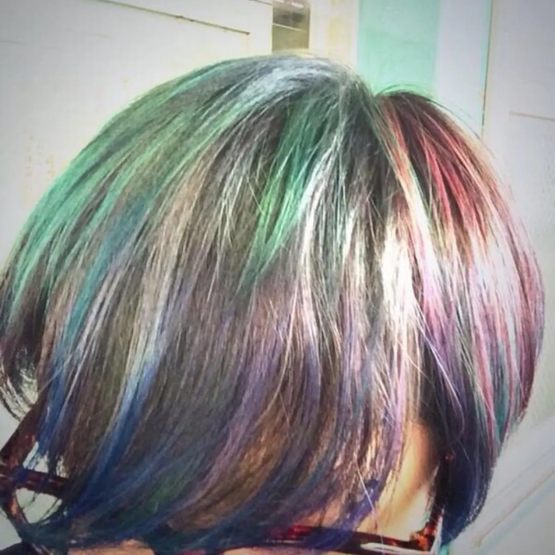 ショート カラー ハイトーンカラー ミドウチ アヤカのヘアスタイル